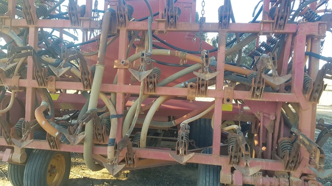 New Holland Airseeder 33ft 