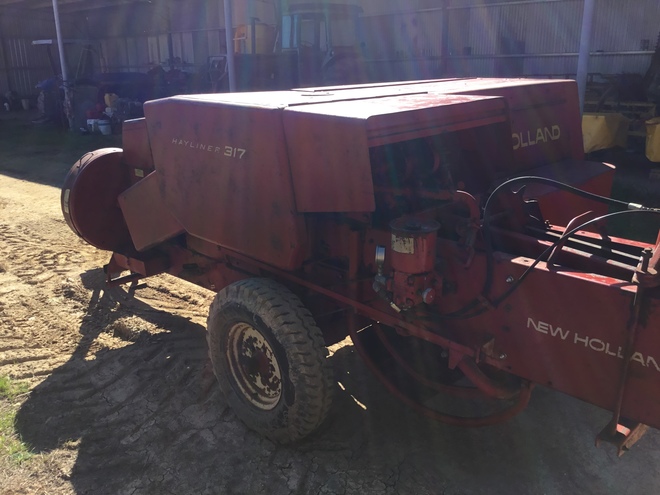 New Holland 317 Baler