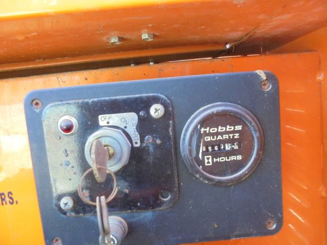 Roadlines Flashing Arrow Display Sign - 