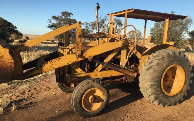 Fordson Front End Loader & Road Ripper