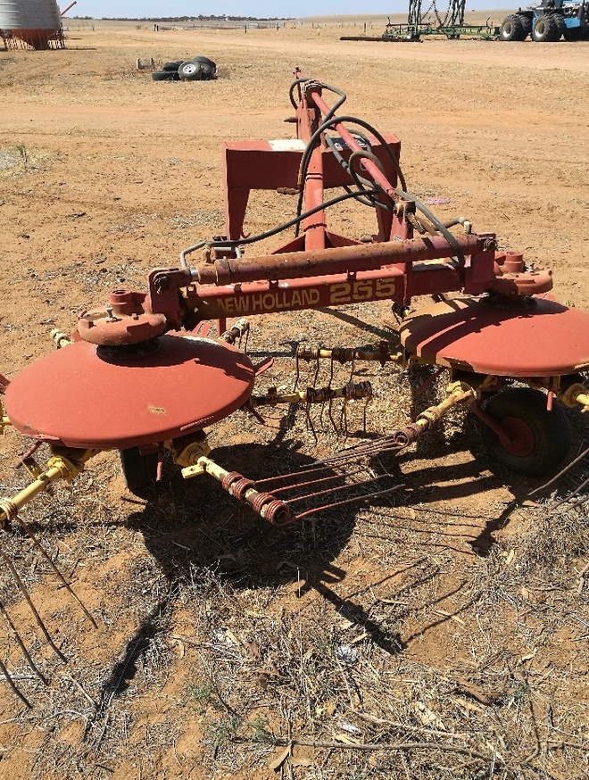 New Holland 255 Tedder Rake