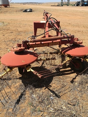New Holland 255 Tedder Rake