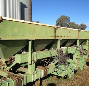 Gessner 6 Row Fertilizer Box with Monitors