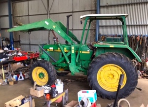 John Deere 1640 FEL Tractor