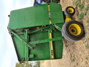 John Deere 435 Round Hay Baler