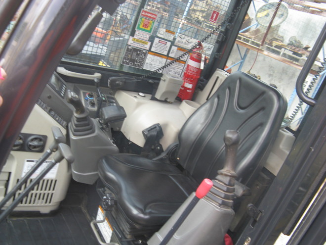 VIO80-1 YANMAR 8T EXCAVATOR 2015 BUILD 2000 HRS 