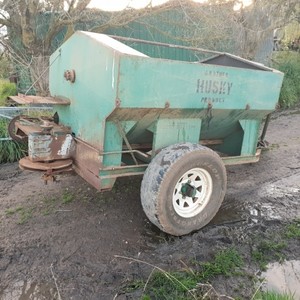 Husky 2T fertilizer spreader 