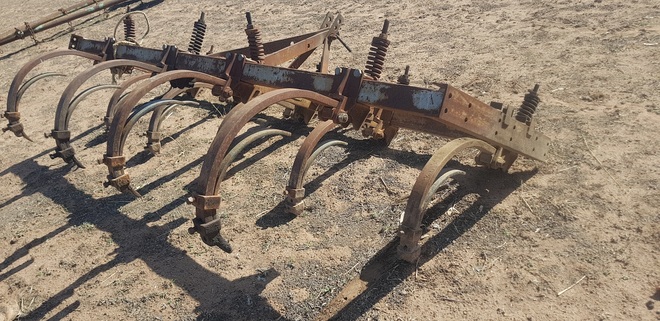 Yeomans 9Tyne 3PL Chisel Plough