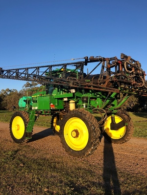 John Deere 4700 Self-Propelled Sprayer
