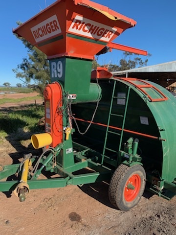 Richiger R9 grain bag inloader 