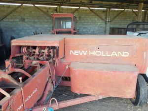 New Holland 317 Baler