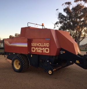 New Holland D1210 Baler