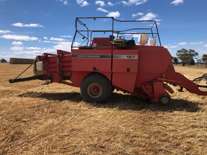 2005 Massey Ferguson 187 Large Square Baler with Cutter