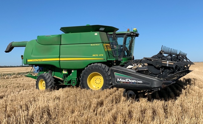 2009 John Deere 9670 STS with D60 40ft Macdon Front
