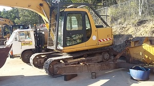 KOMATSU PC120 EXCAVATOR Grabs Mud Bucket and Gp Bucket 12000 hours