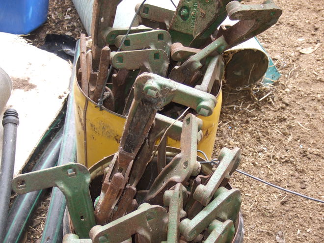 John Deere croplifters