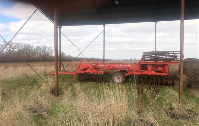 Kuhn Discover XM 32 Plate Disc with Crumple Roller