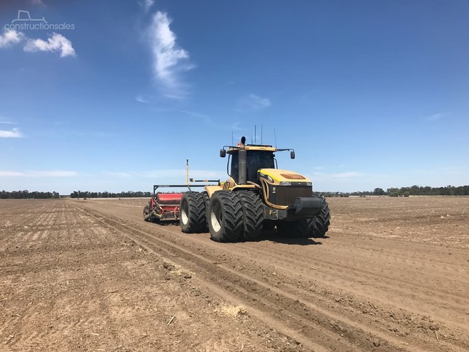 2010 Cat Challenger and 14 Foot Horwood Bagshaw Laser Bucket