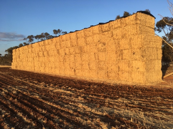 100mt Wheaten Hay 725kg approx. 8x4x3 Bales + Freight