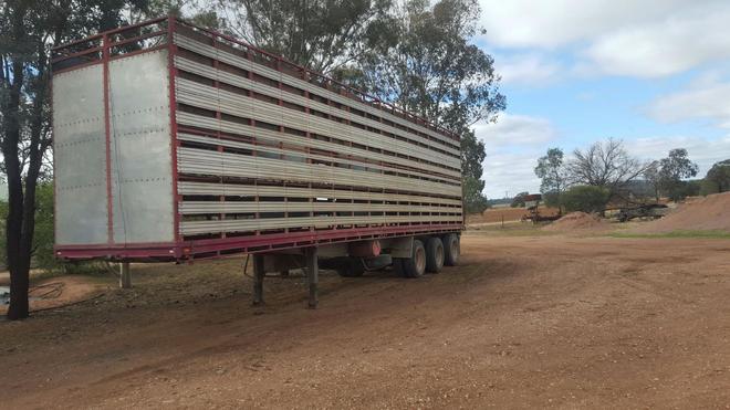 1977 Barker 3 x 2 Deck Stock Crate 