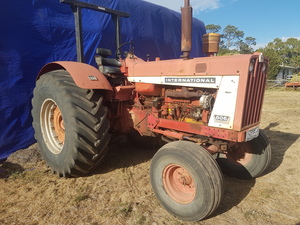 International 806 Tractor