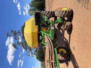 John Deere 1910 12000 Litre Triple Bin Aircart