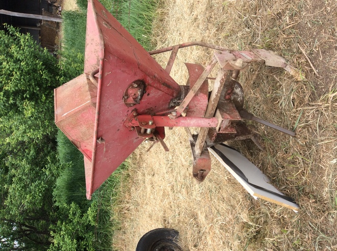 Under Auction - Massey Ferguson 3PL Spreader - 2% + GST Buyers Premium On All Lots 