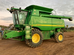 John Deere 9750 STS Header with 936D Draper Front