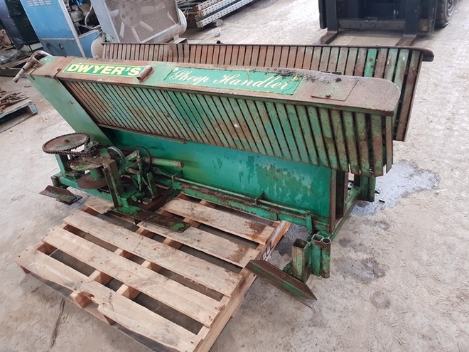 Dwyers Sheep Handler