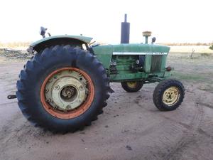 John Deere 3120