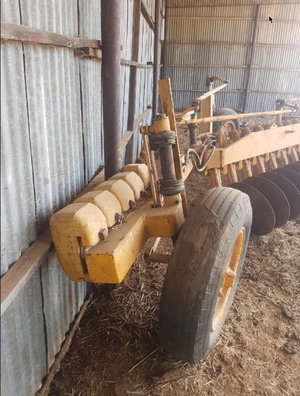 Chamberlain 20 disc plough