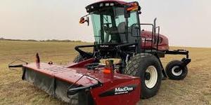 WANTED MacDon Self Propelled Swather with 16ft cutter