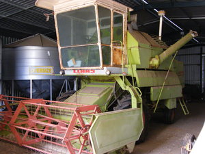 Claas Mercator 5 D Header With 12 Ft Front