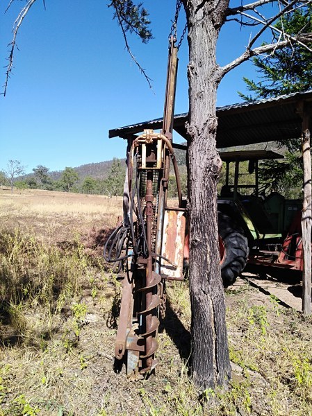 Lyco hydraulic post driver