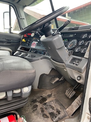 2007 Freightliner Columbia Day Cab Prime Mover