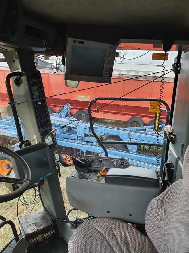 Under Auction - R75 Gleaner Header With 40 Foot Centre Mount Macdon Draper Front - 2% + GST Buyers Premium on all Lots 