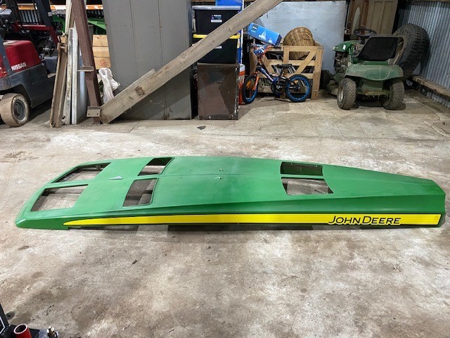 John Deere 8R Series Bonnet