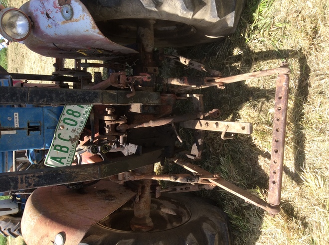 Under Auction - International 434 Tractor - 2% + GST Buyers Premium On All Lots 