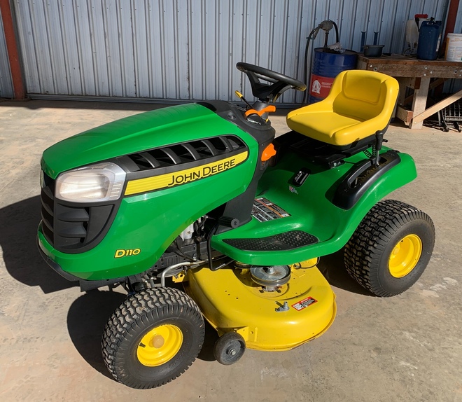 John Deere D110 ride on mower