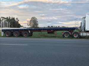 1980 40ft Freighter Tri-Axle Trailer (Farm use only)