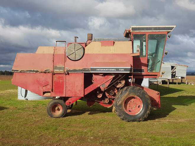 International 725 Header