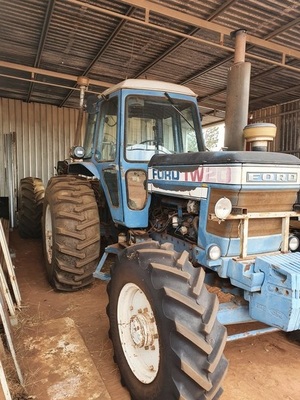Ford TW20 FWA tractor 