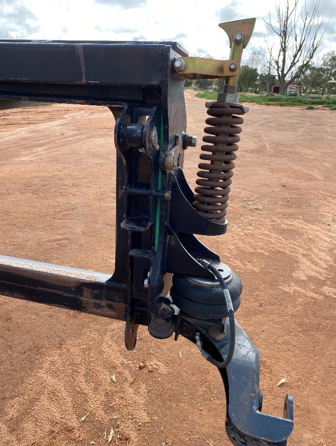 John Deere Midwest Header Front Airbag Adaptor Window Float