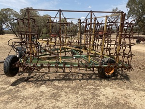 30 FT Hydraulic Folding Harrows