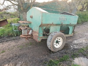 Husky 2T fertilizer spreader