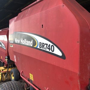 New holland BR740 baler