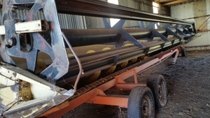 30 foot 806 New Holland header front