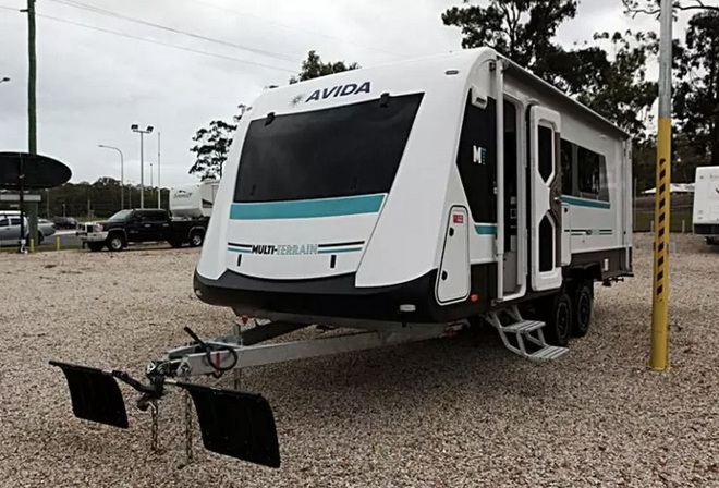 2017 AVIDA TOPAZ MULTI-TERRAIN CARAVAN