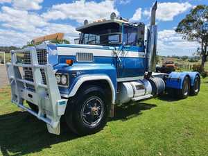 1984 Ford LTL 9000 Truck