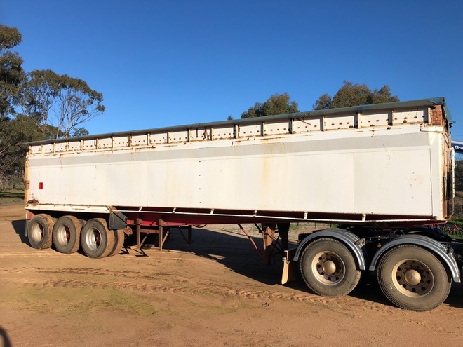 White 36ft long 3 bin grouper trailer - RWC